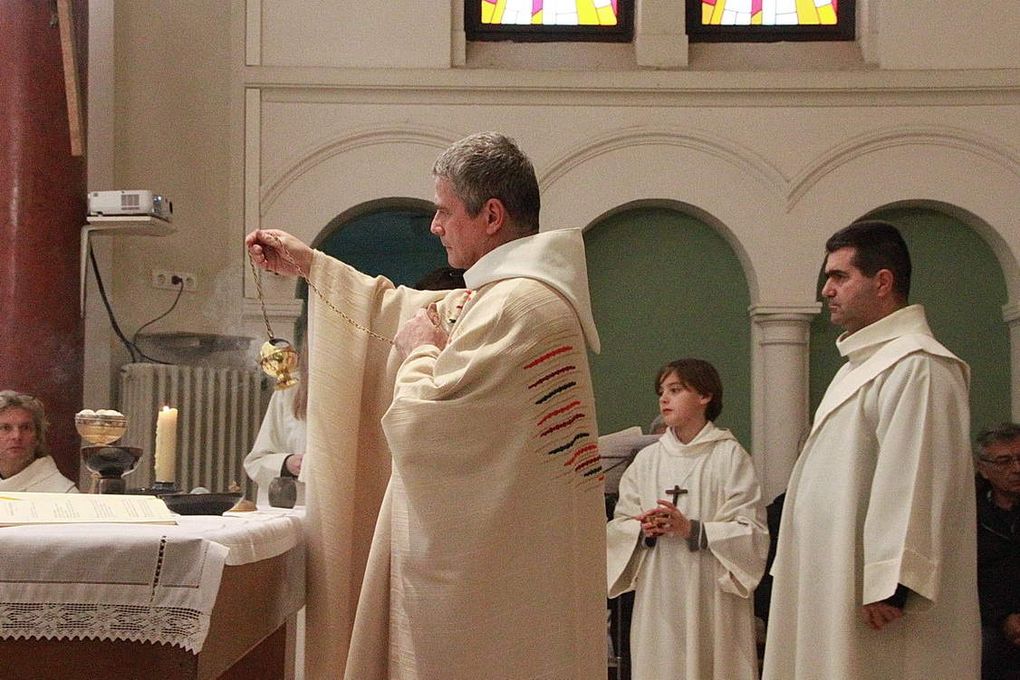 La célébration dans une chapelle pleine