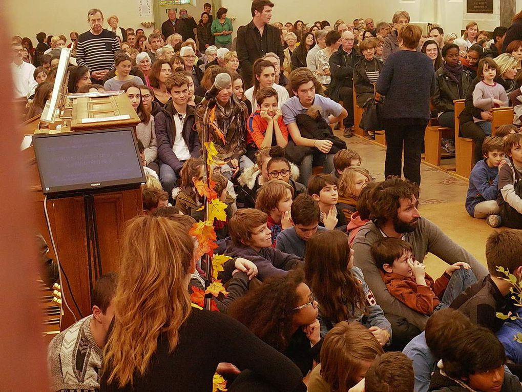 La célébration dans une chapelle pleine