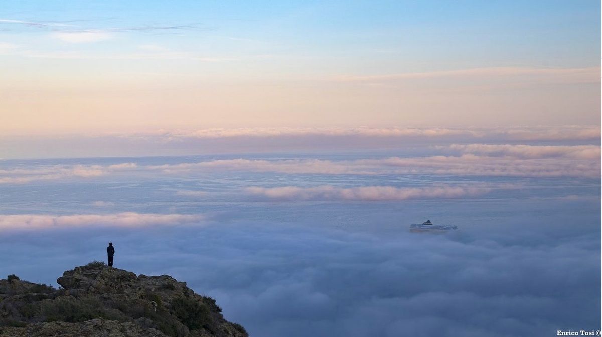 BASTIA : STRATUS SUR LA VILLE.