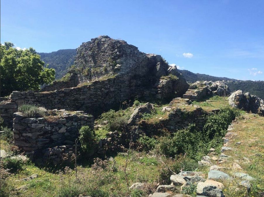 Castellu di u Pinzu ou castels di Rostino.