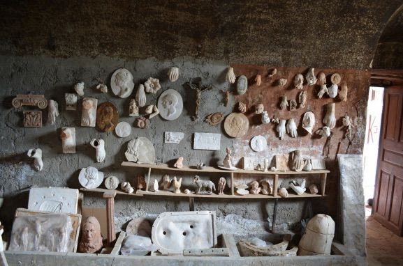 Atelier, vue intérieure, Maison Maestracci, Occhiatana, Haute-Corse. Phot. Tristani, Julia. © Collectivité territoriale de Corse, Musée de la Corse, 2010.