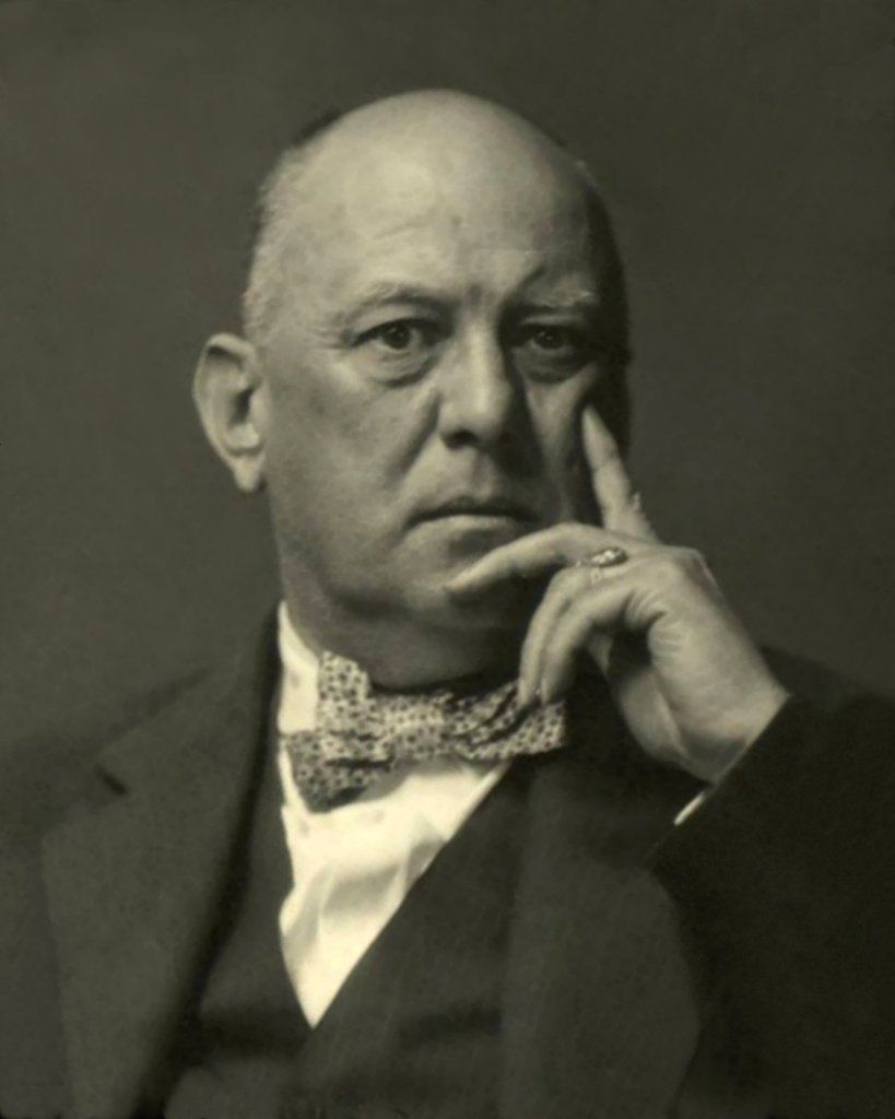 ALEISTER CROWLEY