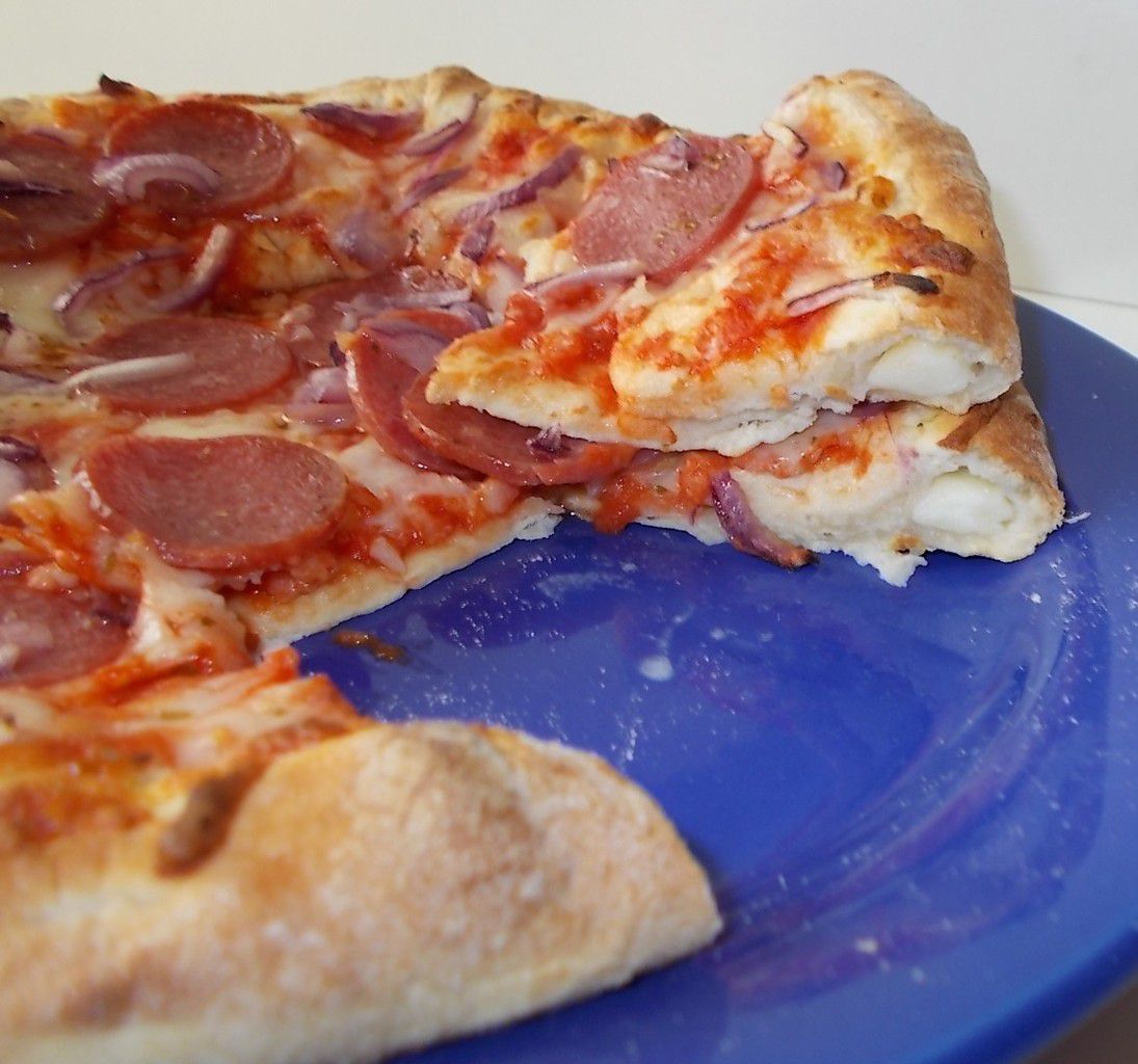 [Aldi] Salami Stuffed Crust Pizza mit Käse im Rand - BlogTestesser