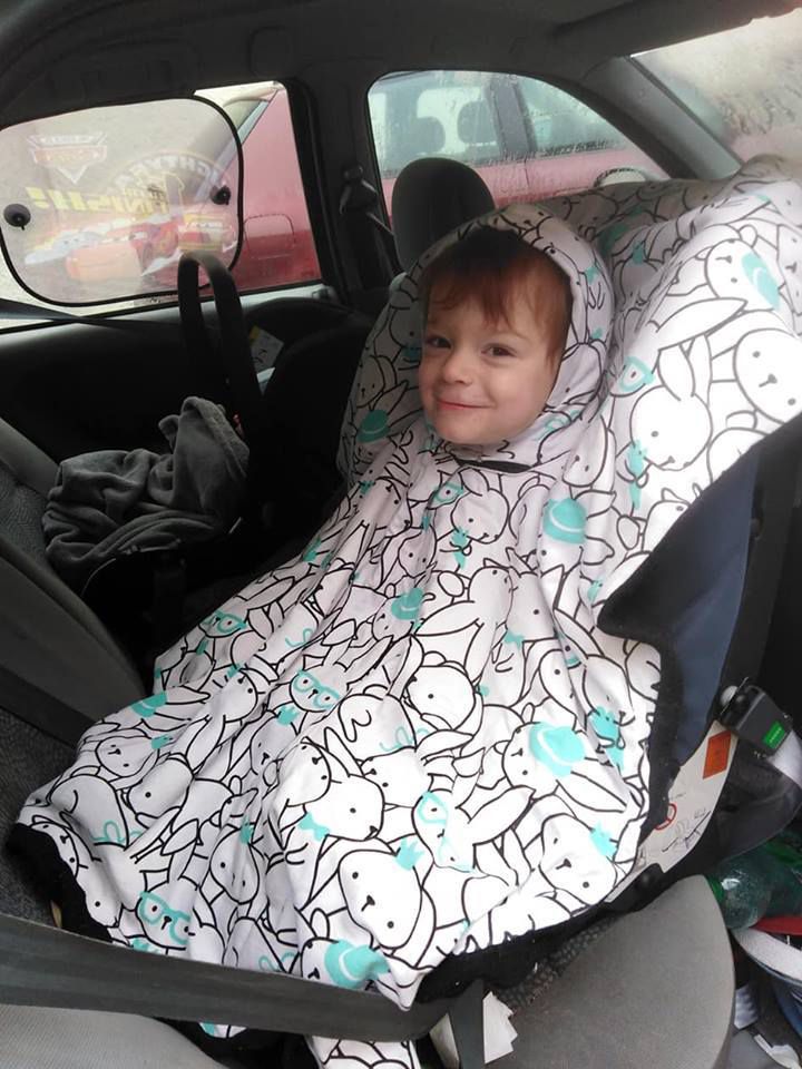 Bébé dans son siège auto