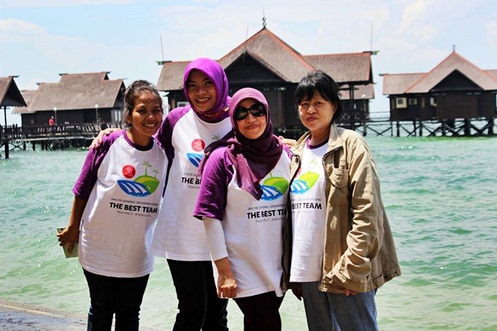 The Islands are With Tourists