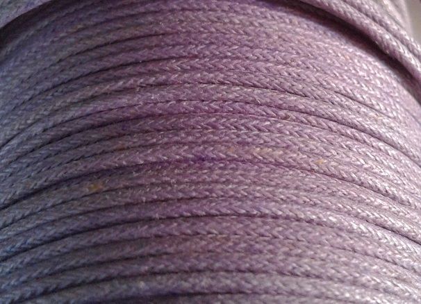Cordon coton ciré 1,5 mm de diamètre, couleur parme, vendu au mètre, très bonne tenue, qualité au top que j'utilise depuis des années