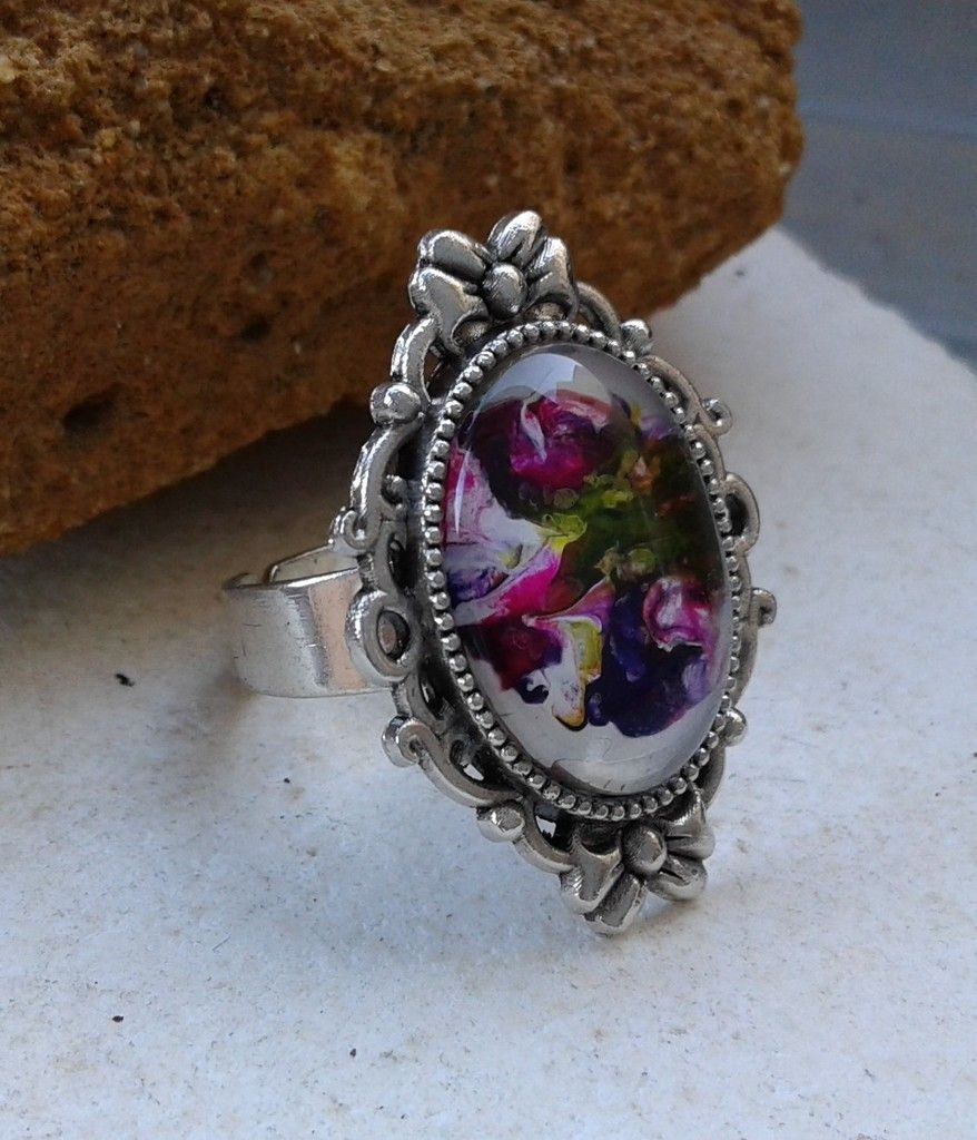 Peint, par artiste, art nouveau,bague, argente vieilli, ajustable, cabochon oval, 13x18 mm, blanc, violet, rose, vert,bohème, gothique.