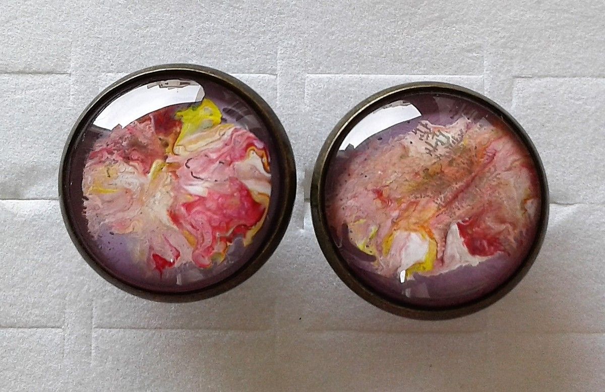 Peints, par artiste, boutons manchette, unisexe, bronze, cabochons ronds, 25 mm, verre loupe, rouge, jaune, blanc, violet, mauve, parme.  Paire de boutons de manchettes peints, art nouveau, bohème, romantique, chic