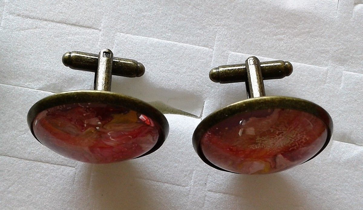 Peints, par artiste, boutons manchette, unisexe, bronze, cabochons ronds, 25 mm, verre loupe, rouge, jaune, blanc, violet, mauve, parme.  Paire de boutons de manchettes peints, art nouveau, bohème, romantique, chic