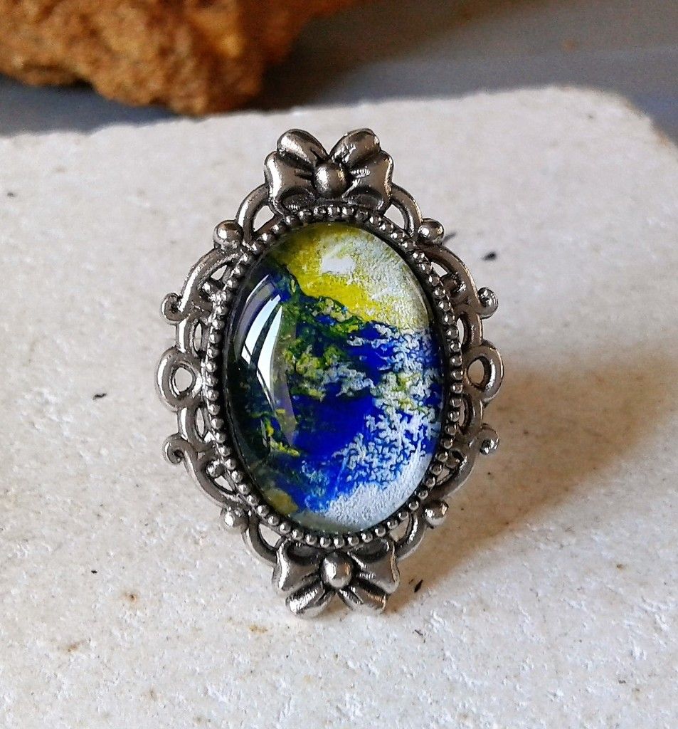 Peint, par artiste, bague, cabochon oval 13x18mm, argente, antik, ajustable, bleu, jaune, blanc, art nouveau, bohème, cosmique, lacik