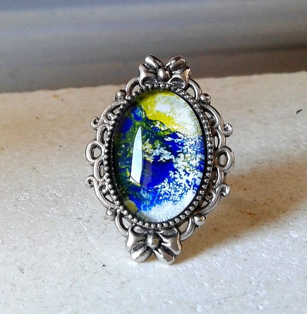 Peinture Art contemporain,bague argente noeuds mignons avec cabochon oval en verre, bleu jaune blanc, mini tableau hommage Ukraine, bijou de createur, cadeau fête anniversaire noel, bijou fait mains en France
