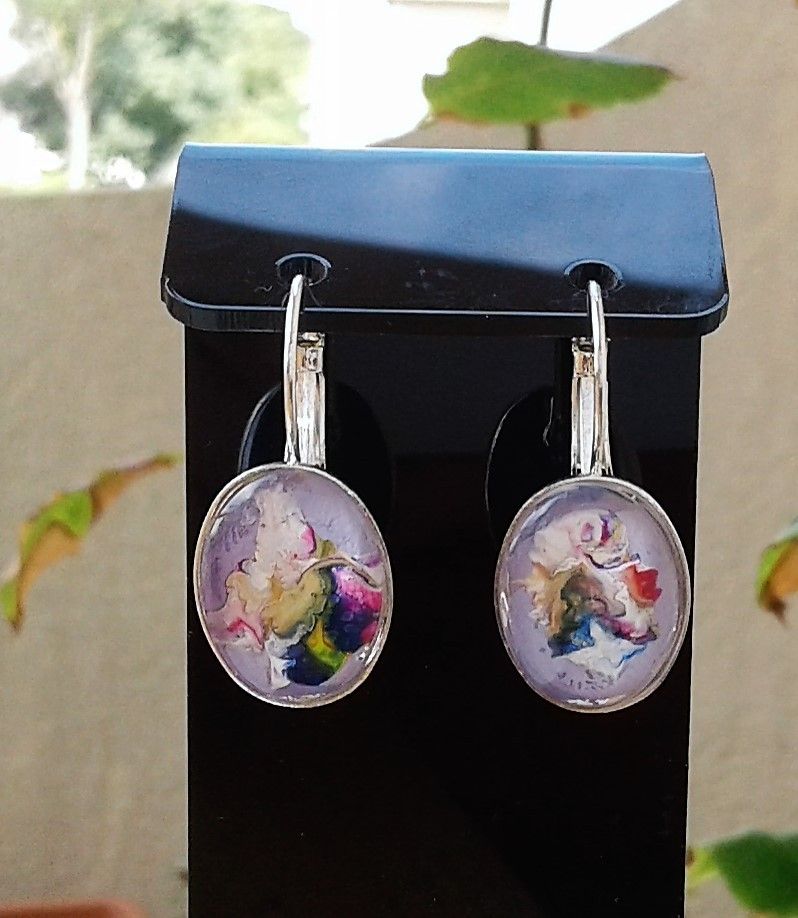 Peintes,par artiste,boucles oreilles,dormeuses,percées,argentees,cabochon oval,13x18mm,bohème,hippie,chic,bobo,art nouveau,mauve,rose,vert,bleu,jaune,blanc