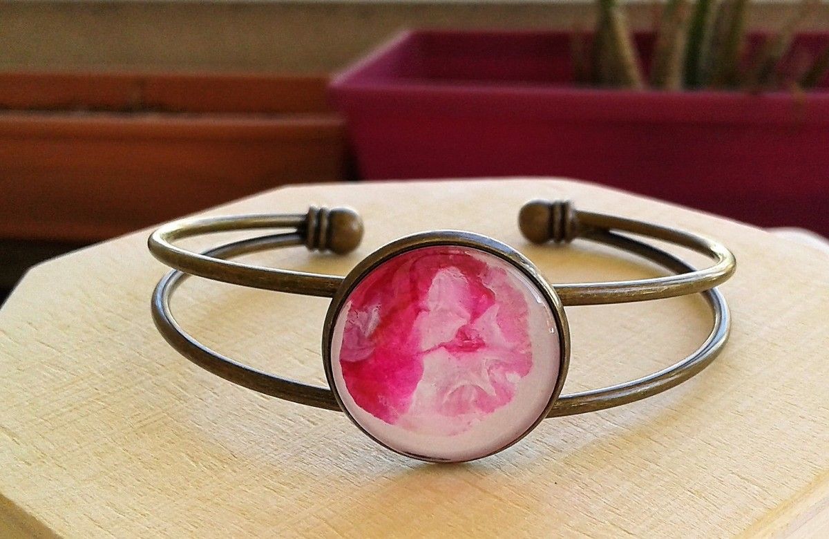 Peint,par artiste, art nouveau,rose,blanc,rouge,bracelet jonc,metal,bronze,antik,ajustable,cabochon rond,20mm,lacik,unisex,gothique,bohème