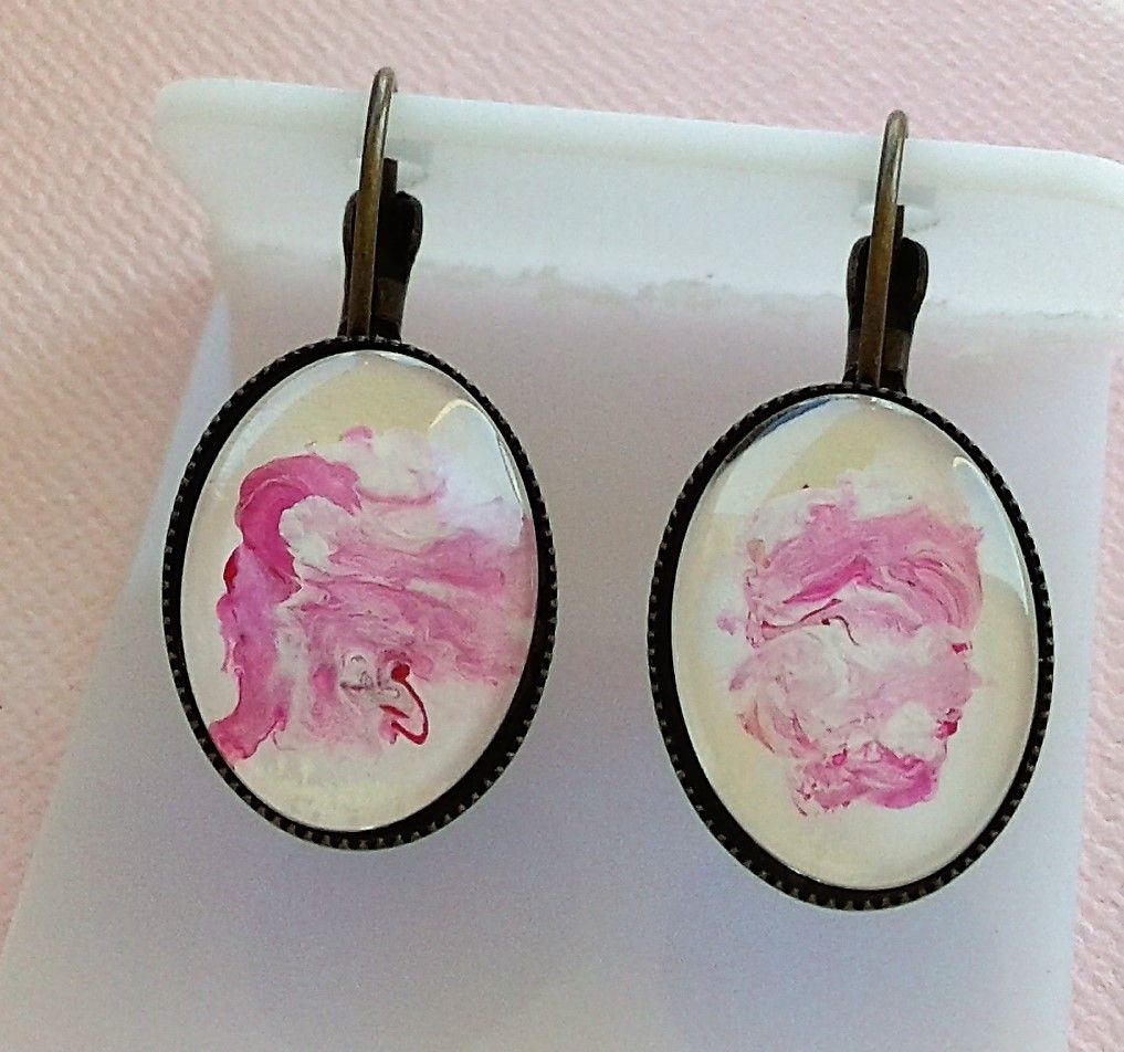 Peintes,par artiste,art nouveau,visages,abstrait,serie rose,blanc,rouge,dormeuses,boucles oreilles,metal,bronze,vieilli,gothique,romantique,bohème,chic,hyppie,bijou femme,unique,original,lacik,france,fait mains