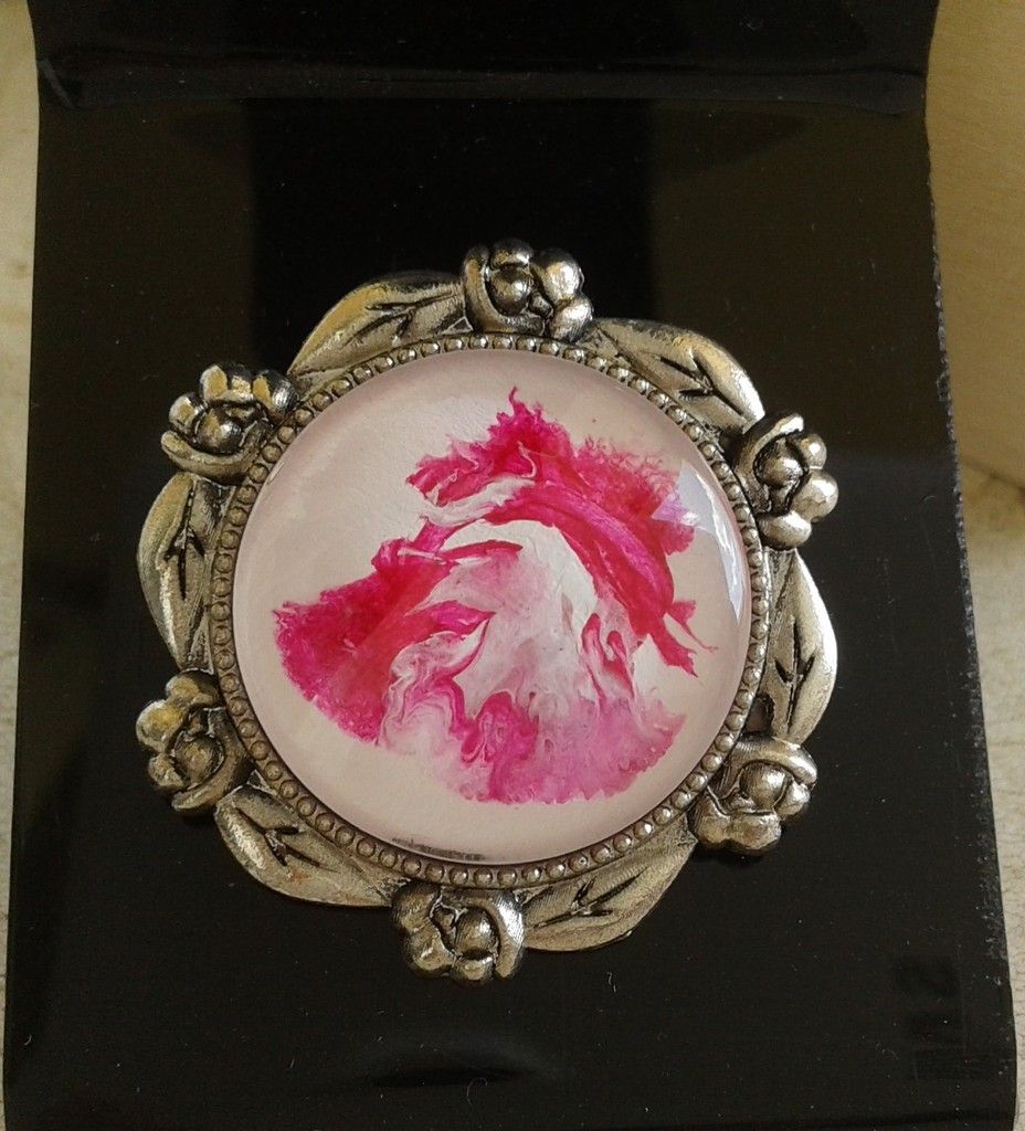 Peint,par artiste,bague,argente,tibetain,ajustable,cabochon rond 20mm,fleurs,rose,blanc,abstrait,gothique,bohème,hyppie,lacik,fantastique