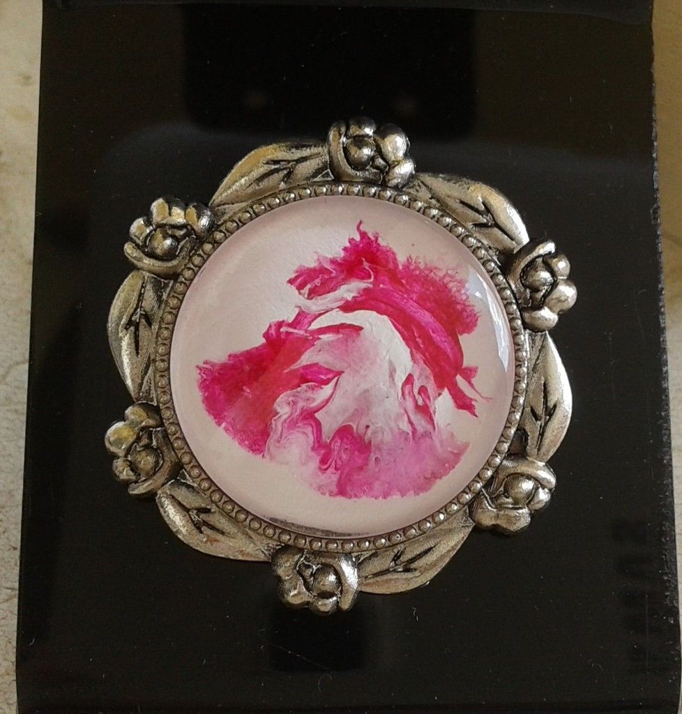 Peinture Art contemporain, bague fleurie art nouveau argente avec cabochon rond en verre, rose et blanc,bijou de createur,fait mains en france,cadeau fete anniversaire noel,boho bobo gothique