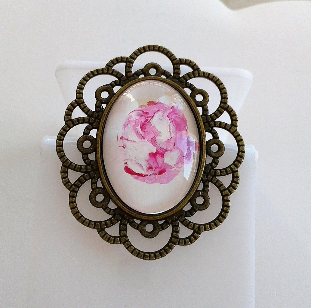 Peinte, par artiste,broche,gothique,ovale,fleur,rose,blanc,art nouveau,bohème,hyppie,unisexe,femme,homme,fermoir epingle,serie rose,bik046,lacik