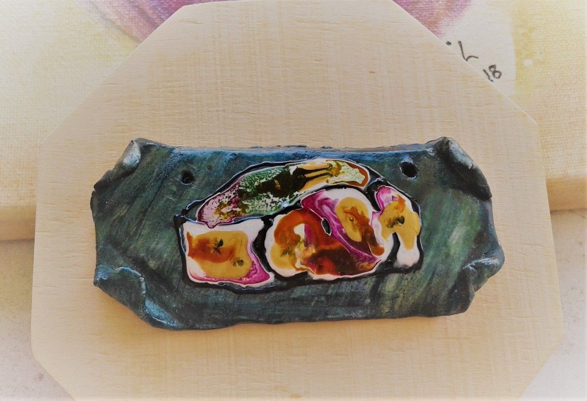 peint par artiste,74x34mm,plaque,decoration, suspension, 2 trous, rectangle,polymère, peinture huile,oeuvre unique, abstraite,orange, jaune, blanc, rose, marron,vert, bleu, noir,doré,oeuvre signée au dos, originale