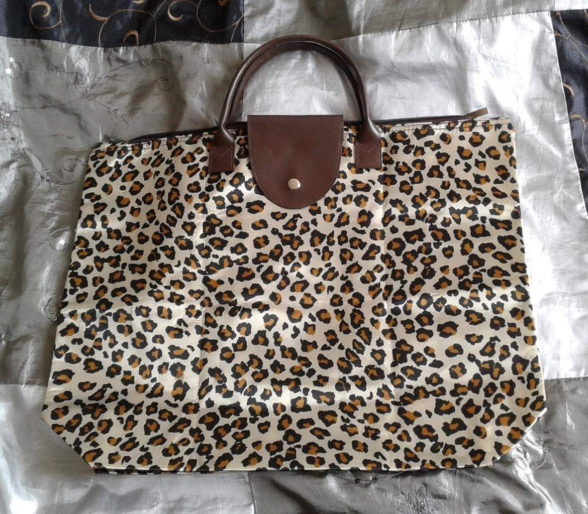 Le sac cabas leopard grand modèle, lavable pliable, accessoire maroquinerie femme,sac à mains soiree,ville, plage, sorties,shopping,cadeau fete anniversaire noel,fete des meres,marron noir jaune dore,polyester