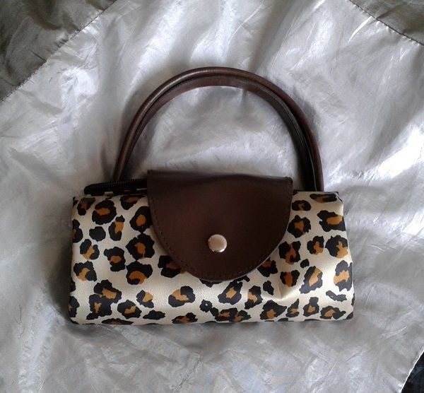 Le sac cabas leopard grand modèle, lavable pliable, accessoire maroquinerie femme,sac à mains soiree,ville, plage, sorties,shopping,cadeau fete anniversaire noel,fete des meres,marron noir jaune dore,polyester