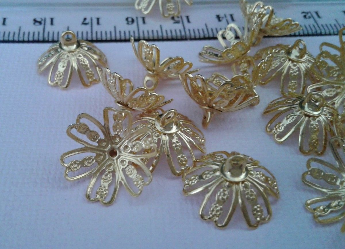belière calotte laiton doré,fleur coupelle filigrane 15mm,anneau pour passer le fil, la tige le clou, afin de créer votre bijou accessoire décoration,fourniture bricolage mercerie,gothique punk victorien,edouardien boheme romantique,retro baroque