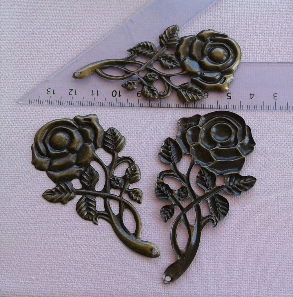 estampe laiton bronze,rose fleur feuillage,embellissement meuble bois,grimoire coffret,ambiance fantastique feerique,fleur pétales tiges,fourniture bricolage mercerie,diy bijou accessoire décoration,scrapbooking,gothique vintage retro,baroque punk kawaii,boheme victorien edouardien,ateliers fait mains,art deco art nouveau