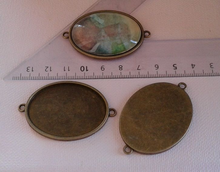 30x40mm,connecteur intercalaire,base pendentif laiton bronze,2 anneaux,collage cabochon oval,fond plat,verre image fimo peinture,fourniture bricolage mercerie,diy bijou accessoire décoration,scrapbooking,gothique vintage retro,baroque punk kawaii,boheme victorien edouardien,ateliers du fait mains,art deco art nouveau