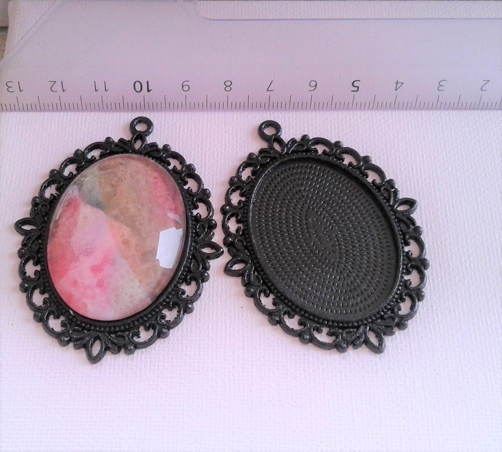 30x40mm,base pendentif noir,anneau cordon chaine,bordure fleurs lys couronne,collage cabochon oval plat,image verre fimo,fourniture bricolage mercerie,diy bijou accessoire décoration,scrapbooking,gothique vintage retro,baroque punk kawaii,boheme victorien edouardien,ateliers du fait mains,art deco art nouveau