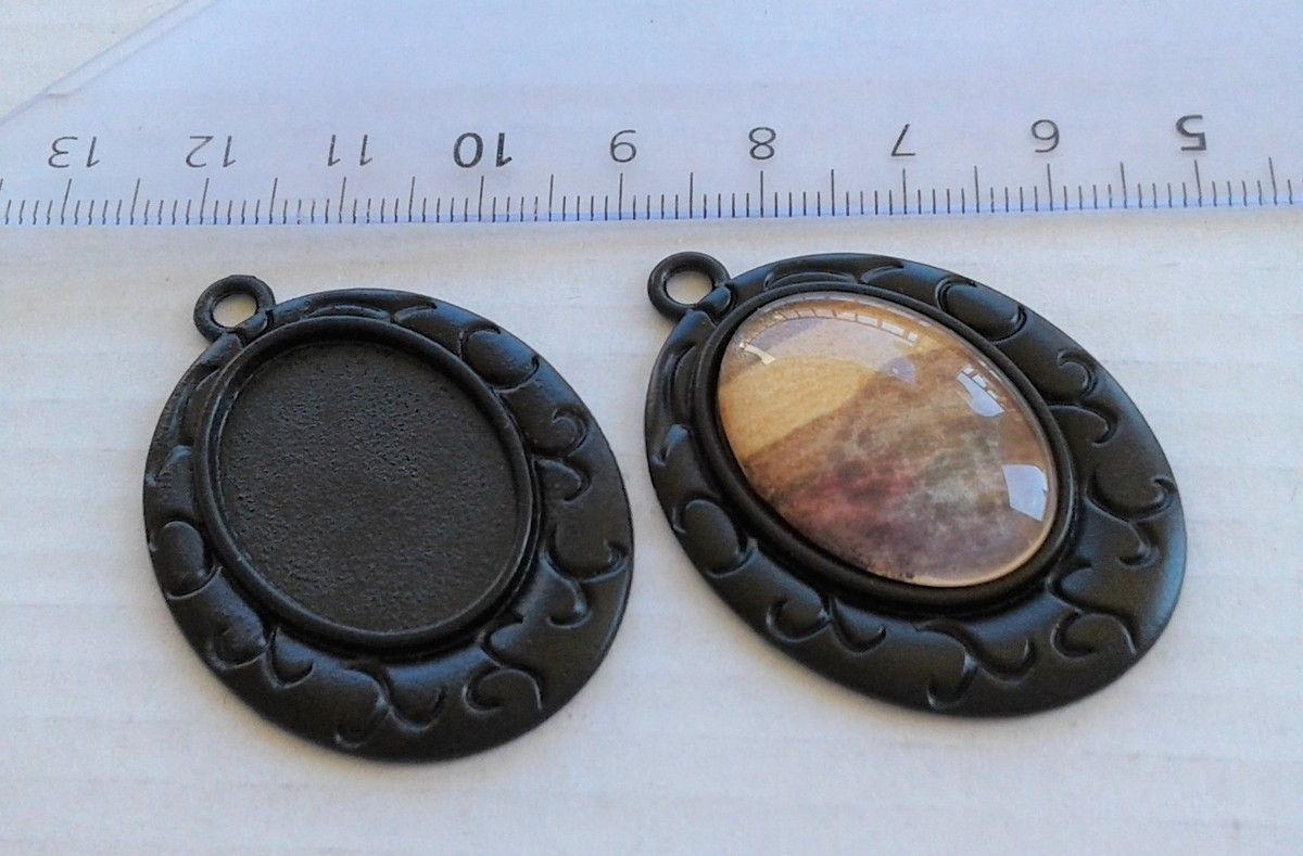 18x25 mm,base pendentif connecteur noir,collage cabochon oval,fond plat,verre image fimo,bordure oiseaux,fourniture bijou bricolage mercerie,scrap deco,punk gothique boheme,kawaii fashion mode,pour ateliers du fait mains,victorien edouardien baroque,art nouveau rococo