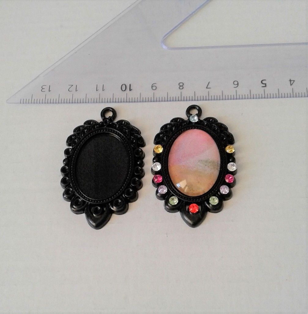 18x25 mm,base pendentif connecteur noir,collage cabochon oval,fond plat,verre image fimo,collage cristal swarovski 3mm,bordure fleur feuillles tombantes,fourniture bijou bricolage mercerie,scrap deco,punk gothique boheme,kawaii fashion mode,pour ateliers du fait mains,victorien edouardien baroque,rococo