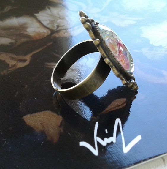 visage amérindien et plumes,creation originale artiste française,bague bronze ajustable,noeuds romantiques kawaii,cabochon oval, peint à la main,jaune bleu rouge blanc,vert rose orange violet, cadeau bijou femme fille,fête anniversaire noel,amour amitié fraternité,ethnique boheme bobo,gothique victorien edouardien,peint à main levée