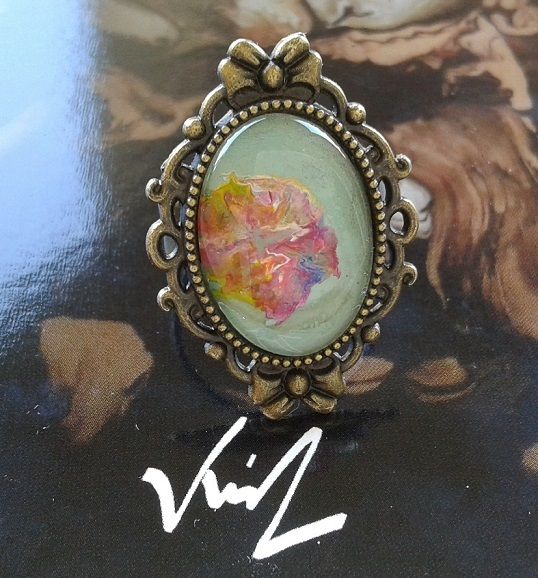 visage amérindien et plumes,creation originale artiste française,bague bronze ajustable,noeuds romantiques kawaii,cabochon oval, peint à la main,jaune bleu rouge blanc,vert rose orange violet, cadeau bijou femme fille,fête anniversaire noel,amour amitié fraternité,ethnique boheme bobo,gothique victorien edouardien,peint à main levée
