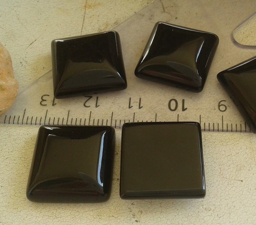 cabochon carré 17mm,onyx noire,pierre gemme semi précieuse,collage serti fond plat,fourniture bricolage mercerie,diy bijou accessoire décoration,scrapbooking grimoire coffret,gothique baroque punk,kawaii boheme victorien,edouardien art deco art nouveau,rococo