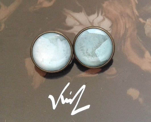 Fait mains en france,clips ronds laiton bronze avec aquarelle originale ooak vert,artiste peintre isabelle krief,boucles oreilles non percées,art porte porter de l art,art deco art nouveau,fashion punk gothique abstrait,bobo boho