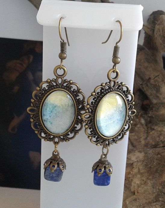 Lapis lazuli,pierre precieuse,boucles oreilles avec pendentifs cabochons ovales aquarelle, bleu jaune,boho bobo gothique victorien,cadeau fete anniversaire noel,fait mains en france,boutique de créateurs, narbonne occitanie