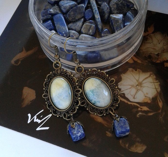 Lapis lazuli,pierre precieuse,boucles oreilles avec pendentifs cabochons ovales aquarelle, bleu jaune,boho bobo gothique victorien,cadeau fete anniversaire noel,fait mains en france,boutique de créateurs, narbonne occitanie