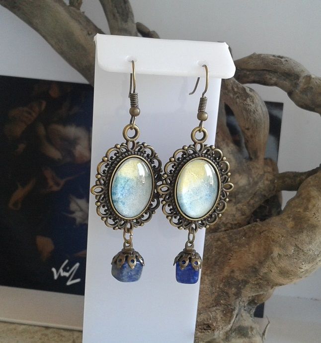 Lapis lazuli,pierre precieuse,boucles oreilles avec pendentifs cabochons ovales aquarelle, bleu jaune,boho bobo gothique victorien,cadeau fete anniversaire noel,fait mains en france,boutique de créateurs, narbonne occitanie