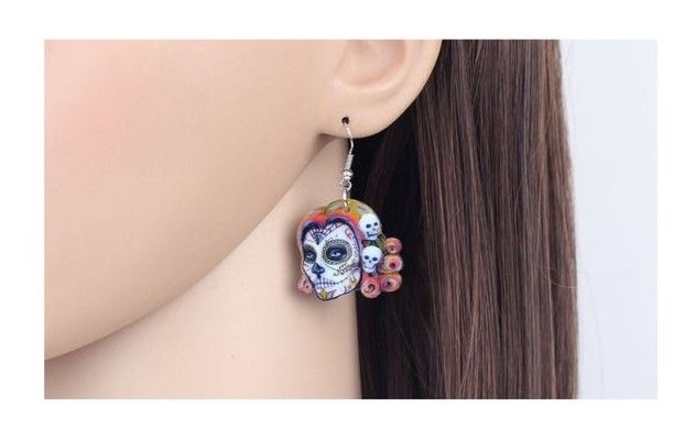 paire boucle oreille acrylique,visage femme monstre mexicain,catrina skull candy,squelette souriant,crane tete mort,blanc noir rouge,steam punk gothique edouardien,bijou femme homme unisex,cadeau,toile araignée,cheveux vert orange bleu,pansements blessures,laser cut,cadeau fete anniversaire noel,