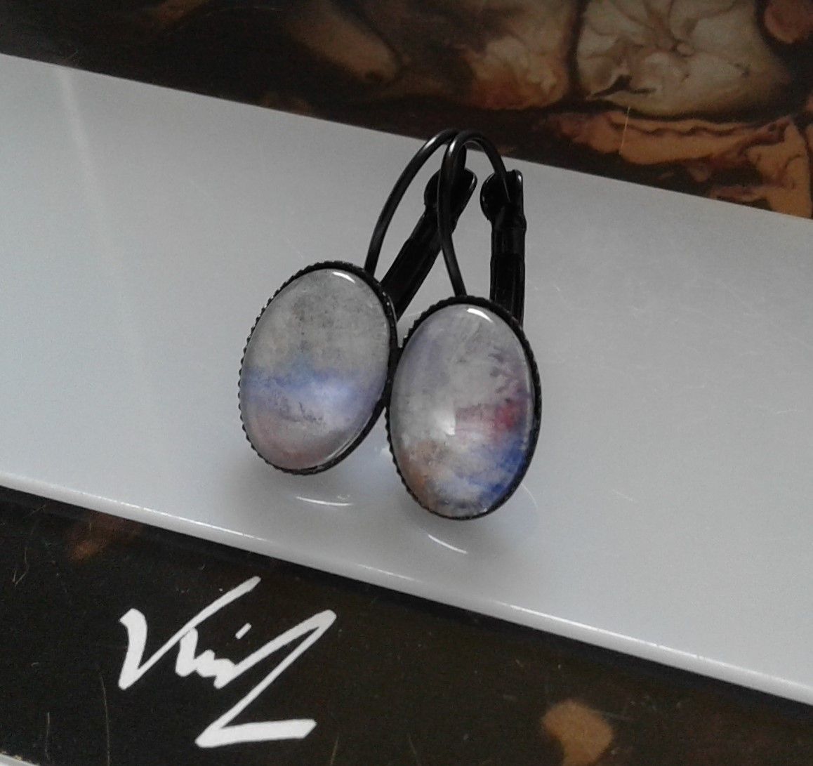 Fait mains en france, par artiste peintre,aquarelle originale isabelle k,bleu blanc rouge,dormeuses laiton noir,cabochons ovales 10x14mm,,bijou femme fille,boho bobo fantastique,gothique art deco art nouveau,baroque victorien rococo,cadeau fete anniversaire,abstrait,fashion punk ethnique