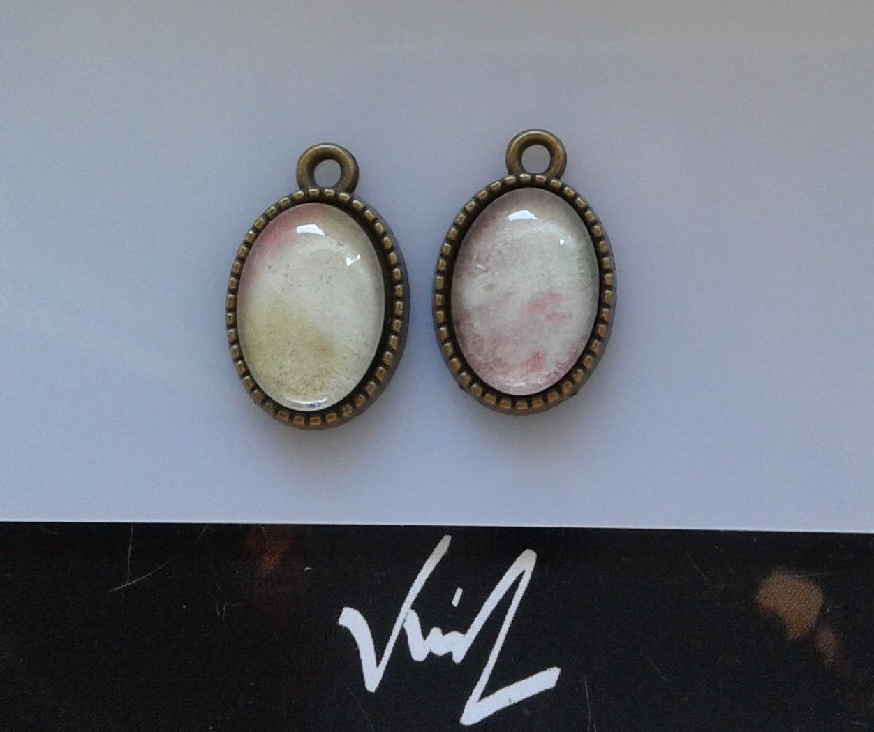 Fait mains en france, par artiste peintre,aquarelle originale isabelle k,jaune vert rose,2 pendentifs laiton bronze,cabochons ovales 10x14mm,fourniture bricolage mercerie,diy bijou deco scrap,boho bobo gothique,edouardien victorien,cadeau fete anniversaire
