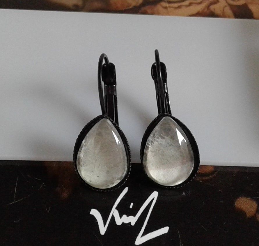 Fait mains en france, par artiste peintre,aquarelle originale isabelle k,bleu vert,dormeuses goutte 10x14mm,laiton noir,boucles oreilles percées,boho bobo,fantastique gothique,art deco art nouveau,baroque victorien,cadeau fete anniversaire,fashion punk,ooak 