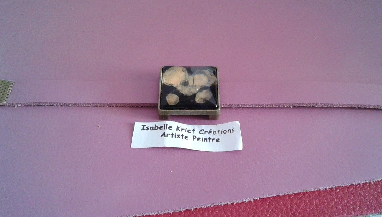peint artiste française,bracelet cuir parme,cabochon carré 20mm,noir et or,peinture sur verre,abstrait contemporain,baroque art nouveau,bijou fantastique,bobo boho gothique,fait mains en france,un seul exemplaire,oeuvre unique ooak,cadeau fete noel anniversaire