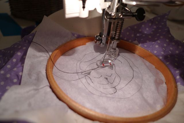 Machine digitizing embroidery design