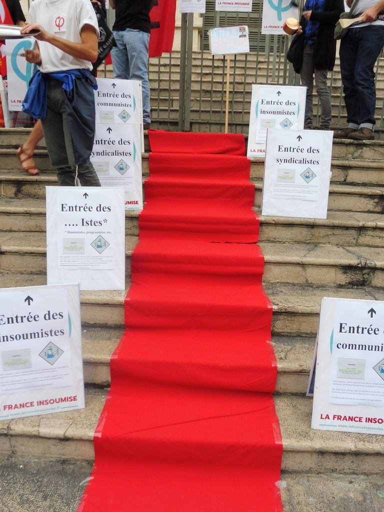 Casserolades unitaires à Nice, devant le palais de justice pour défendre les libertés fondamentales