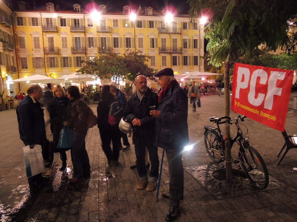 La section de Nice du PCF fête le Centenaire de la Révolution d'Octobre Place Garibaldi 