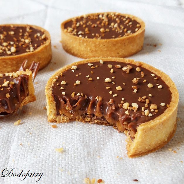 Tarte praliné, amandes, noisettes & chocolat au lait — Les nouilles à la  compote