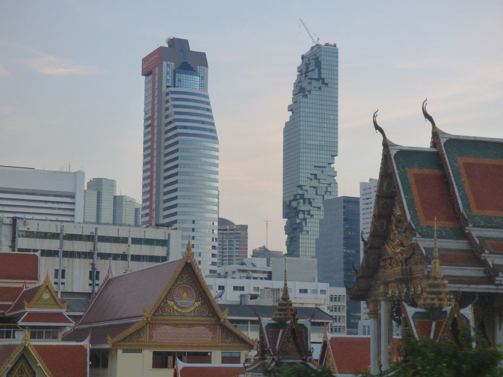 Tour Maha Nakhon Bangkok entre modernisme et tradition