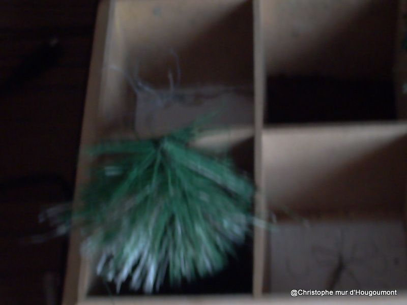 Bombe De Flocage Sapin Trucs Et Astuces Pour Realiser Vos Arbres Votre Colle A Bois Et