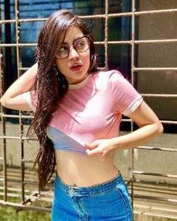 A Delhi Escort Reveals, What Makes Her Favourite For Rich And Famous - Delhi Escorts Service