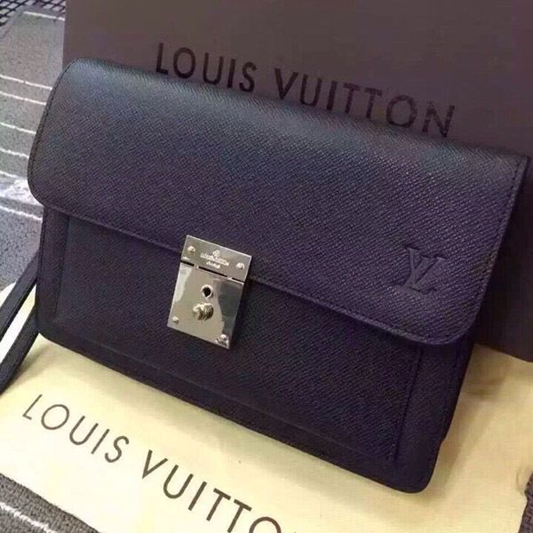 Ví cầm tay nam Louis Vuitton cũ mua ở Nhật có nhũng mẫu nào mới nhất năm nay